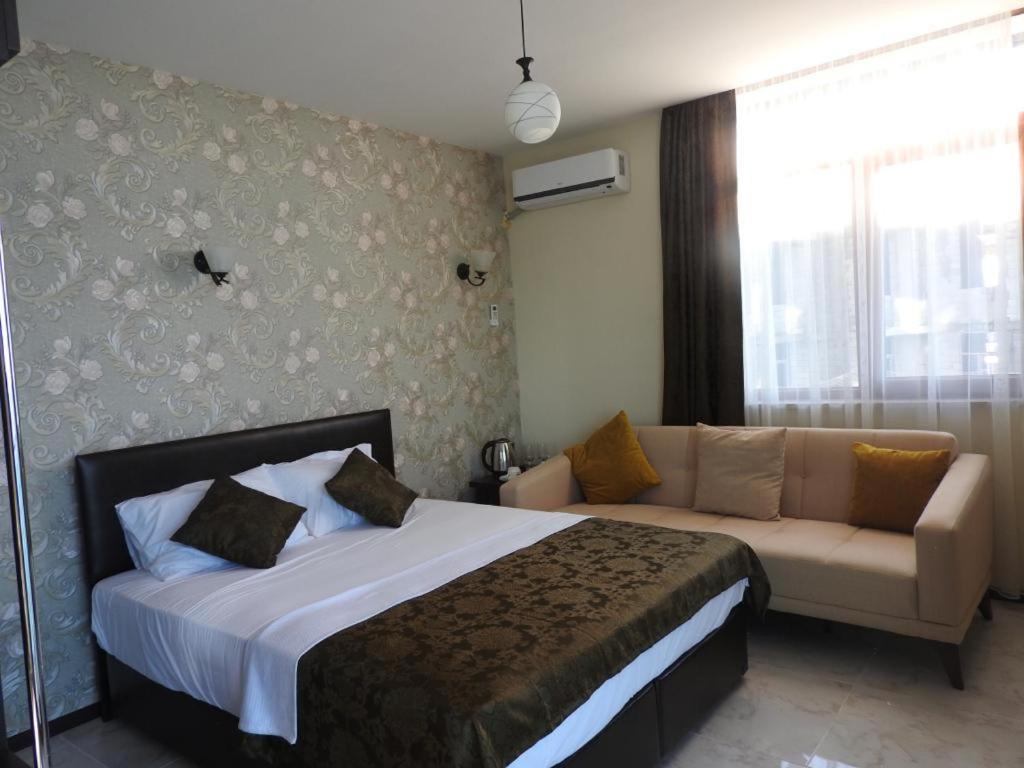 Zeyton Hotel Батуми Екстериор снимка