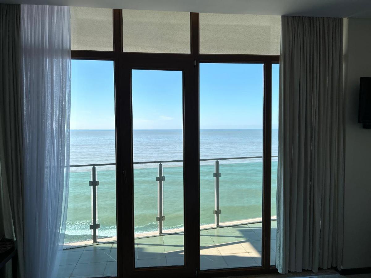 Zeyton Hotel Батуми Екстериор снимка