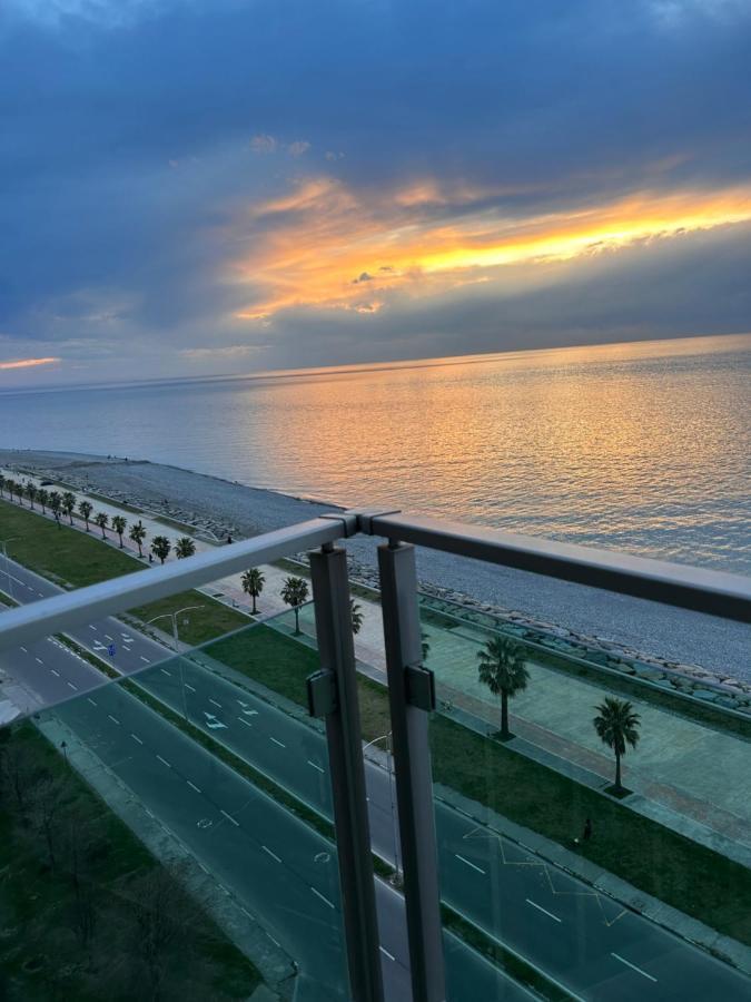 Zeyton Hotel Батуми Екстериор снимка